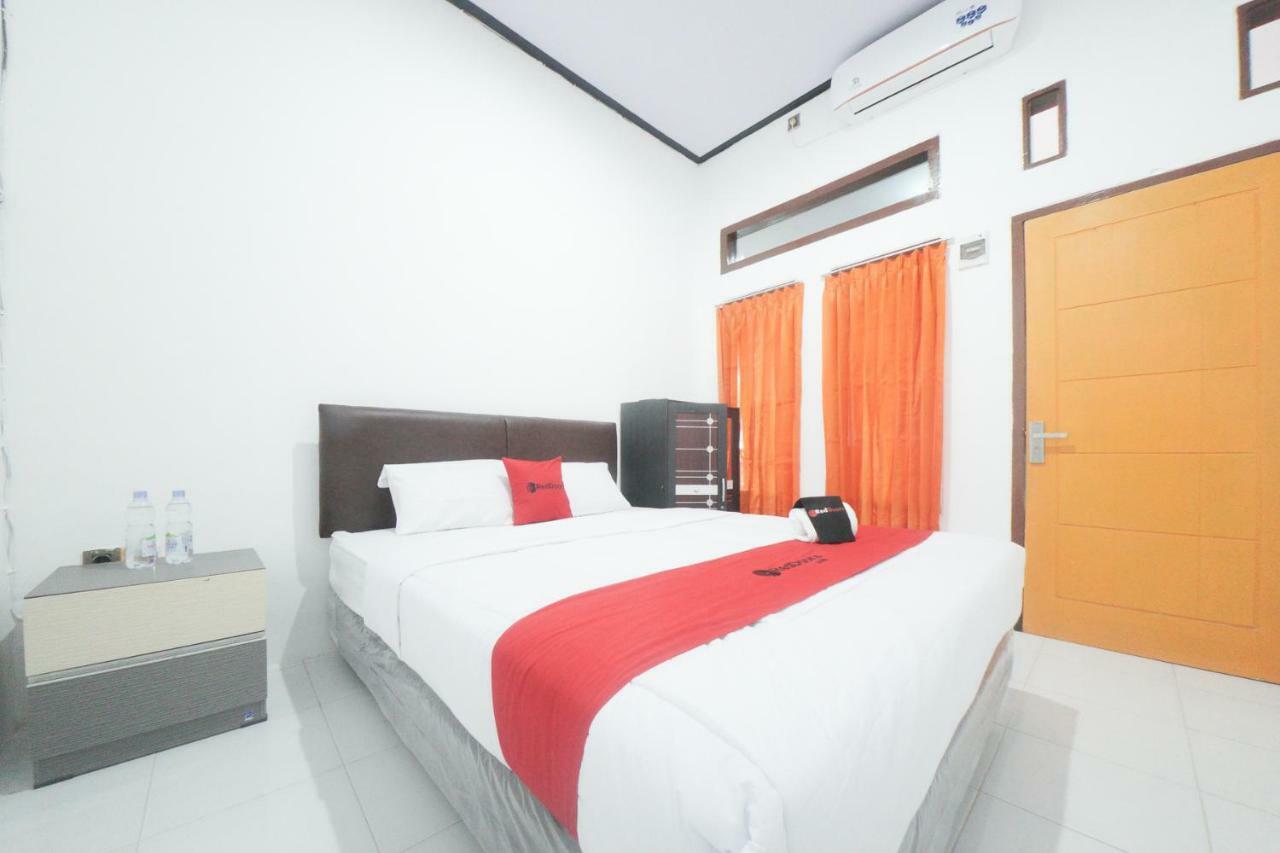 Reddoorz Syariah Near Mall Roxy Banyuwangi 2 Exterior foto